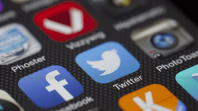 How to deal with a bad review on Social Media